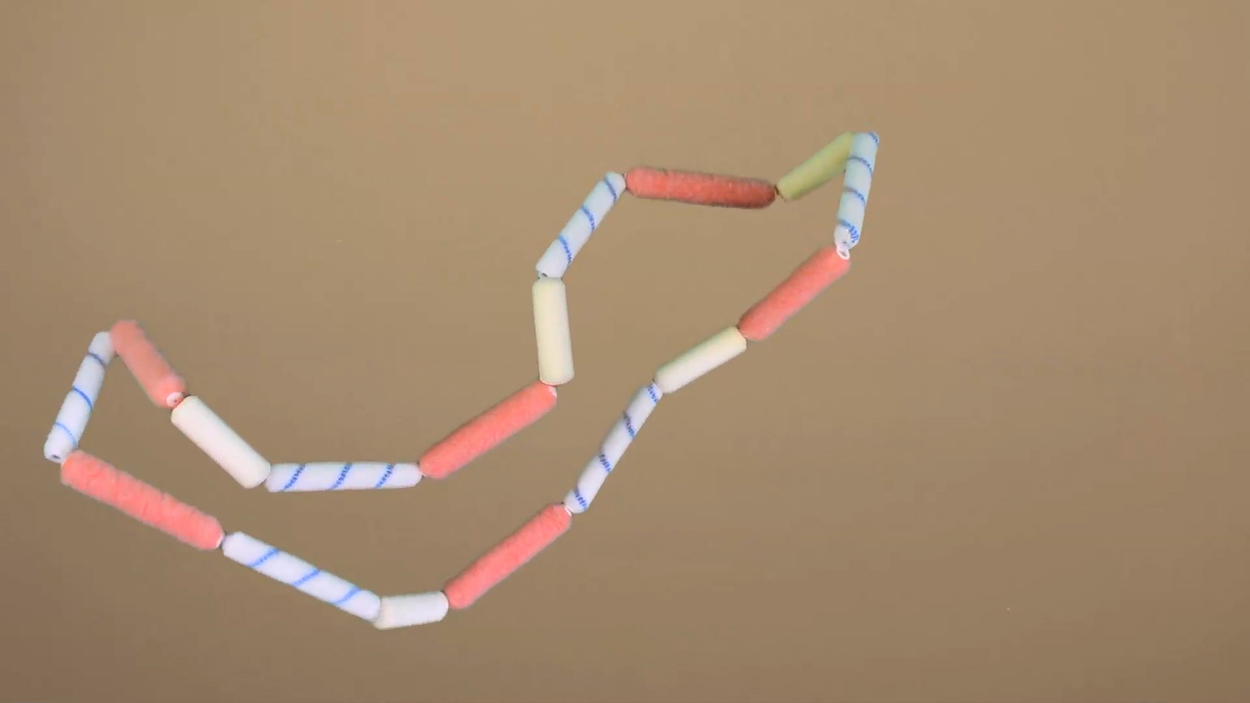 Alina Tenser, Necklace, 2014, video still